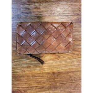 Vilenca Holland Brown Distressed Leather Woven Wallet